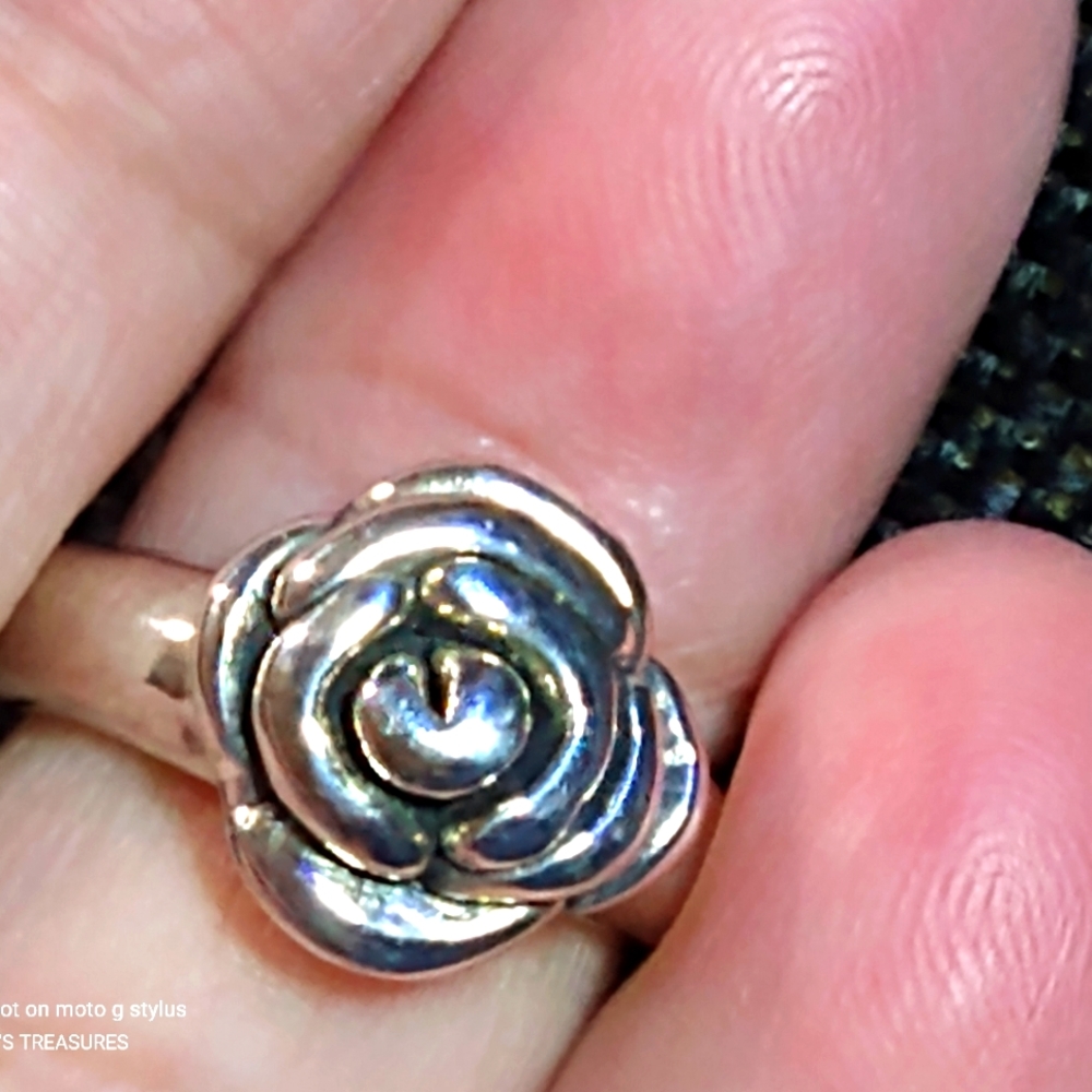 ✔️*SOLID* STERLING. ROSE MOTIF, SIZE 5, RING. - Picture 4 of 4